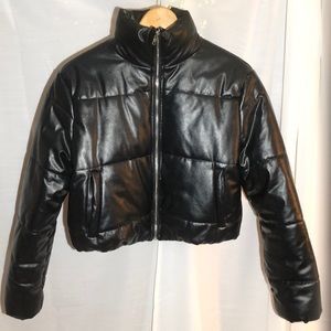 Prettylittlething sz.6 Black leatherette Bomber